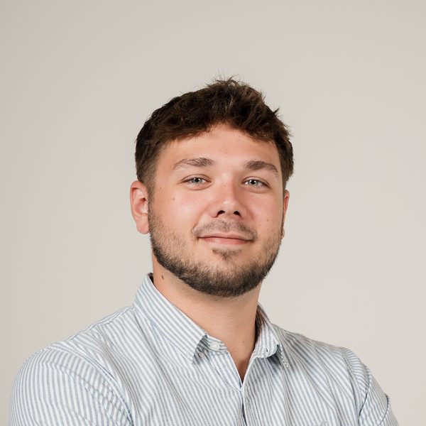 Portret van Camu Meers, it & procesmanager bij Tricura